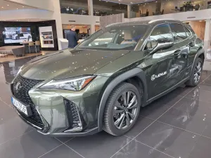 Lexus UX 2025