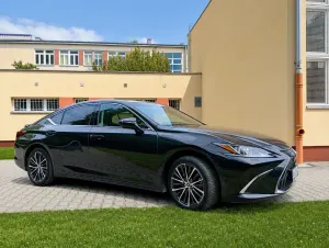 Lexus ES 300h Business Edition 2023