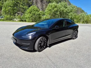 Tesla Model 3 Langstreckenbatterie Allradantrieb Dual Motor Performance 2020