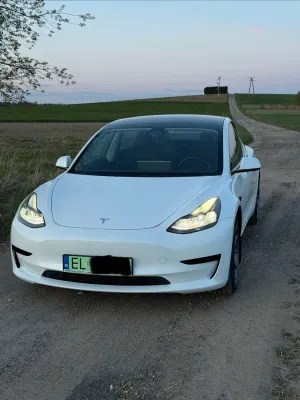 Tesla Model 3 2022