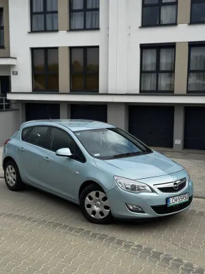 Opel Astra J 2010