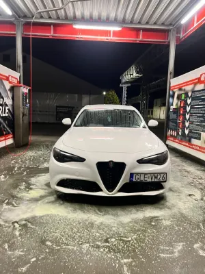 Alfa Romeo Giulia 2.0 Turbo 16V AT8-Q4 Intensa 2018