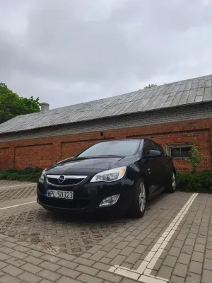 Opel Astra J 1.4 Turbo Sport 2011