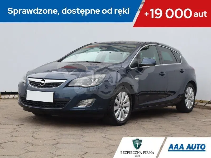 Opel Astra J 2011
