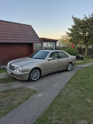 Mercedes-Benz E W210 2000