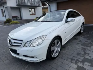 Mercedes-Benz E W212/W207 300 BlueEFFICIENCY 7G-TRONIC Avantgarde 2009
