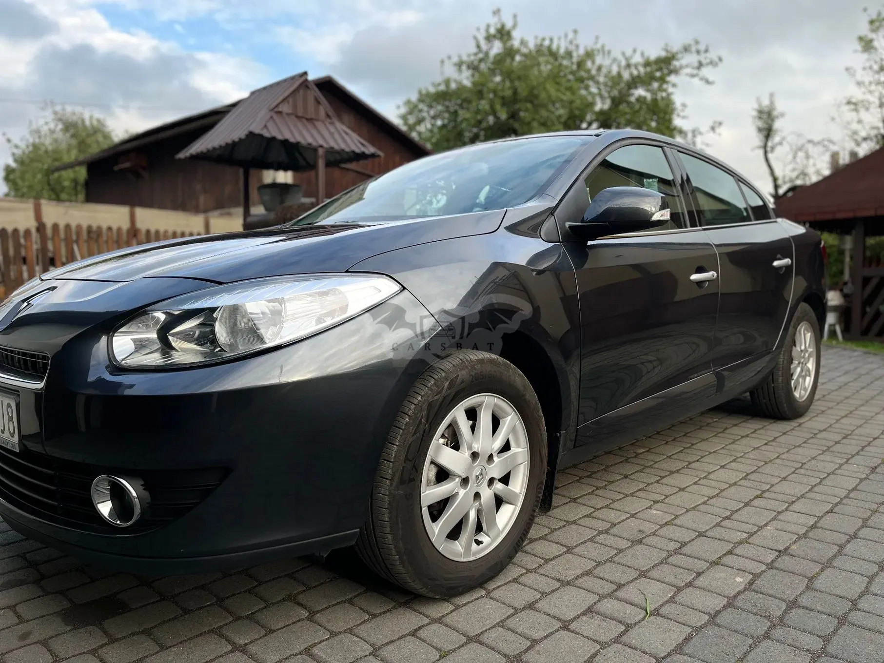Renault Fluence (SM3) 2.0 16V Privilege X-Tronic CVT 2011