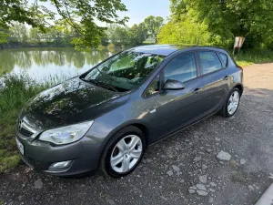 Opel Astra J 1.6 Cosmo 2012
