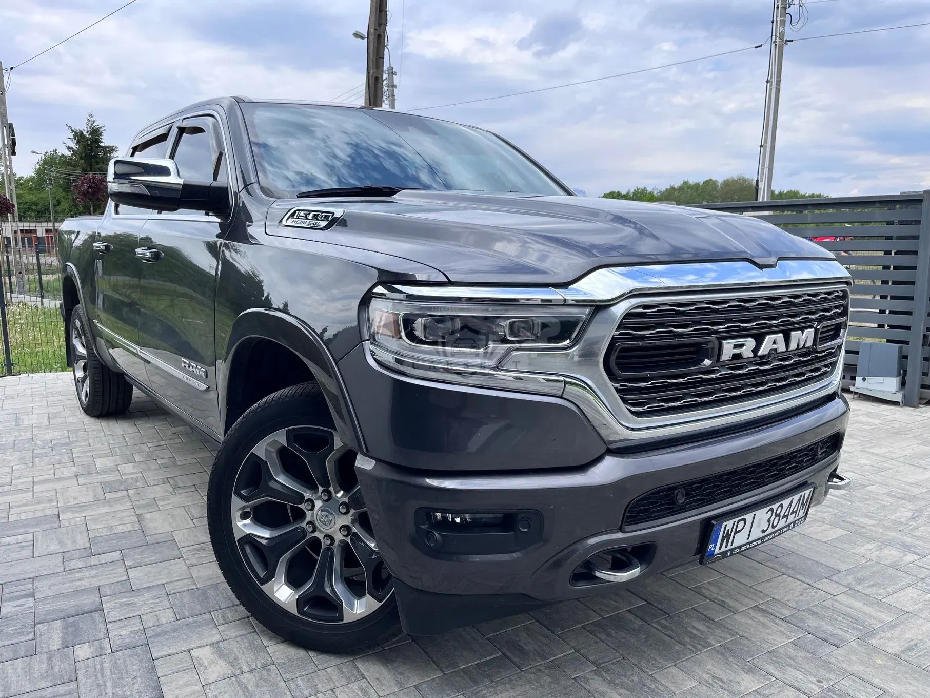 RAM 1500 5.7 Crew Cab Longbed Longhorn Chrome 2018