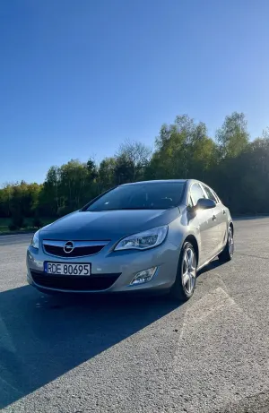 Opel Astra J 1.4 T Enjoy 2011