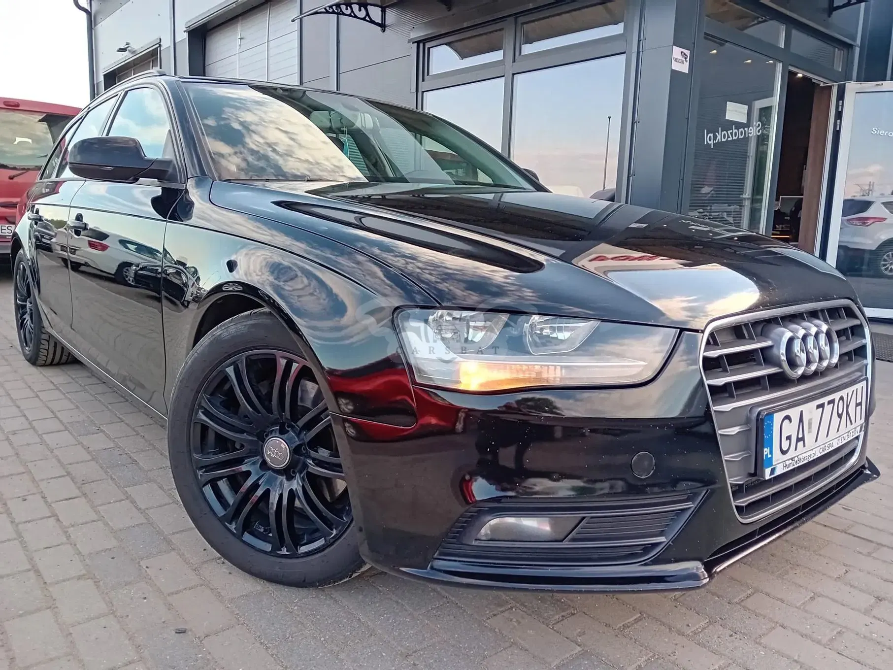 Audi A4 B8 2.0 TDI DPF S line Sportpaket 2012