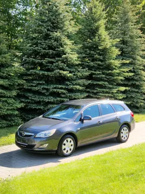 Opel Astra J 1.4 Turbo 2011