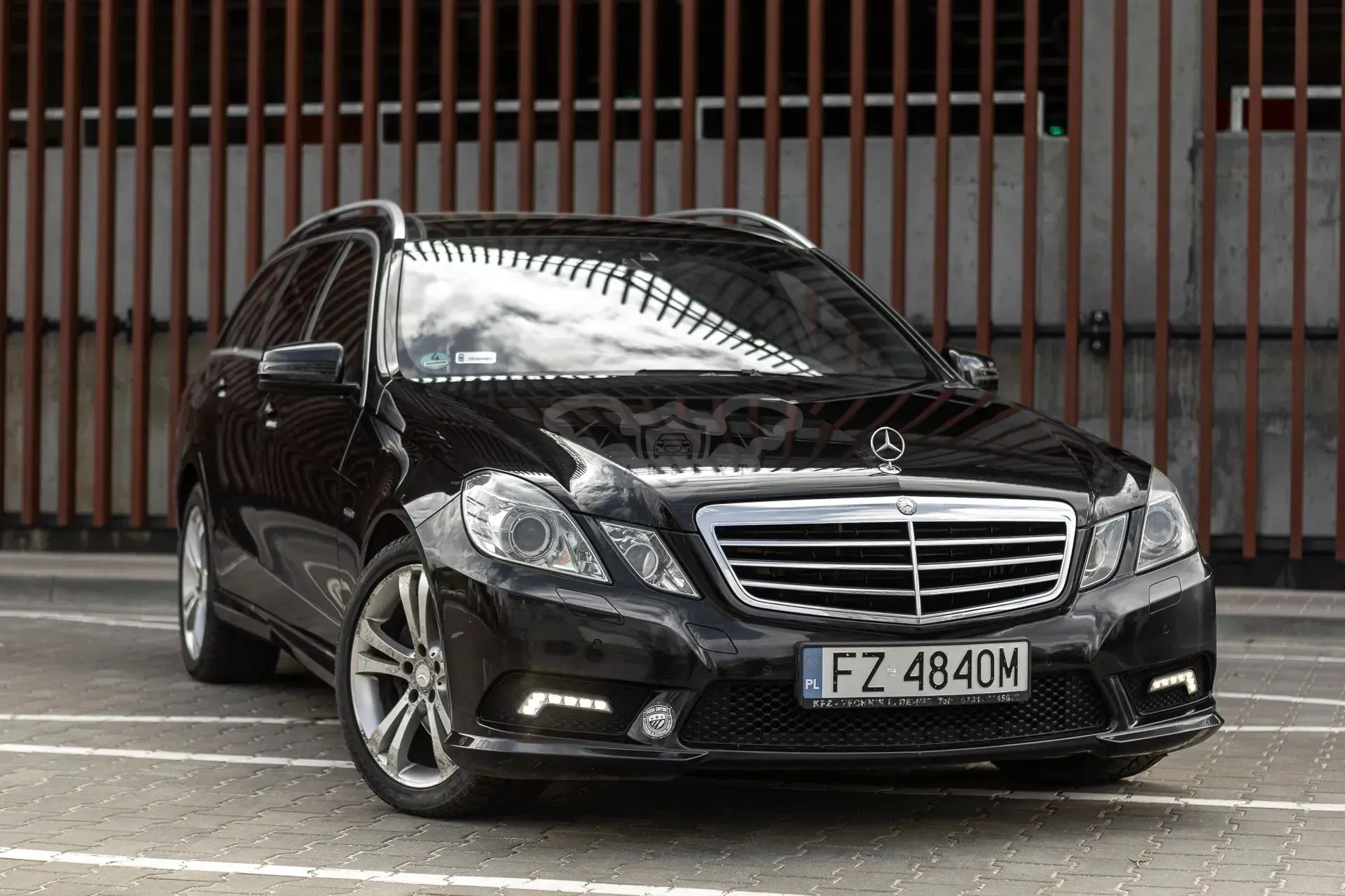 Mercedes-Benz E W212/W207 350 CGI BlueEFFICIENCY 7G-TRONIC Avantgarde 2009