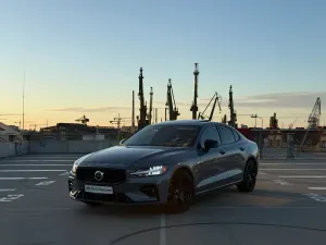 Volvo S60 III B5 B AWD Plus Dark 2024