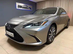 Lexus ES 300h Business Edition + 2021