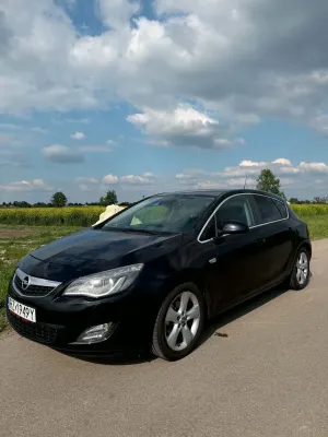 Opel Astra J 1.4 T Sport 2010