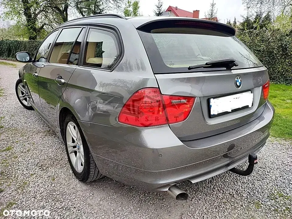 BMW 3 Series E90/E91/E92/E93 318d DPF Edition Exclusive 2011