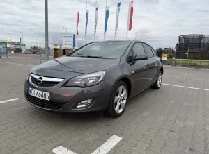 Opel Astra J 1.7 CDTI DPF Edition 2011