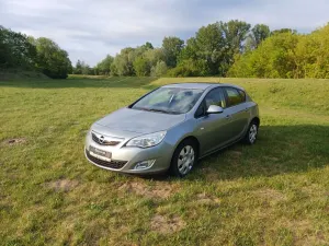 Opel Astra J 2011
