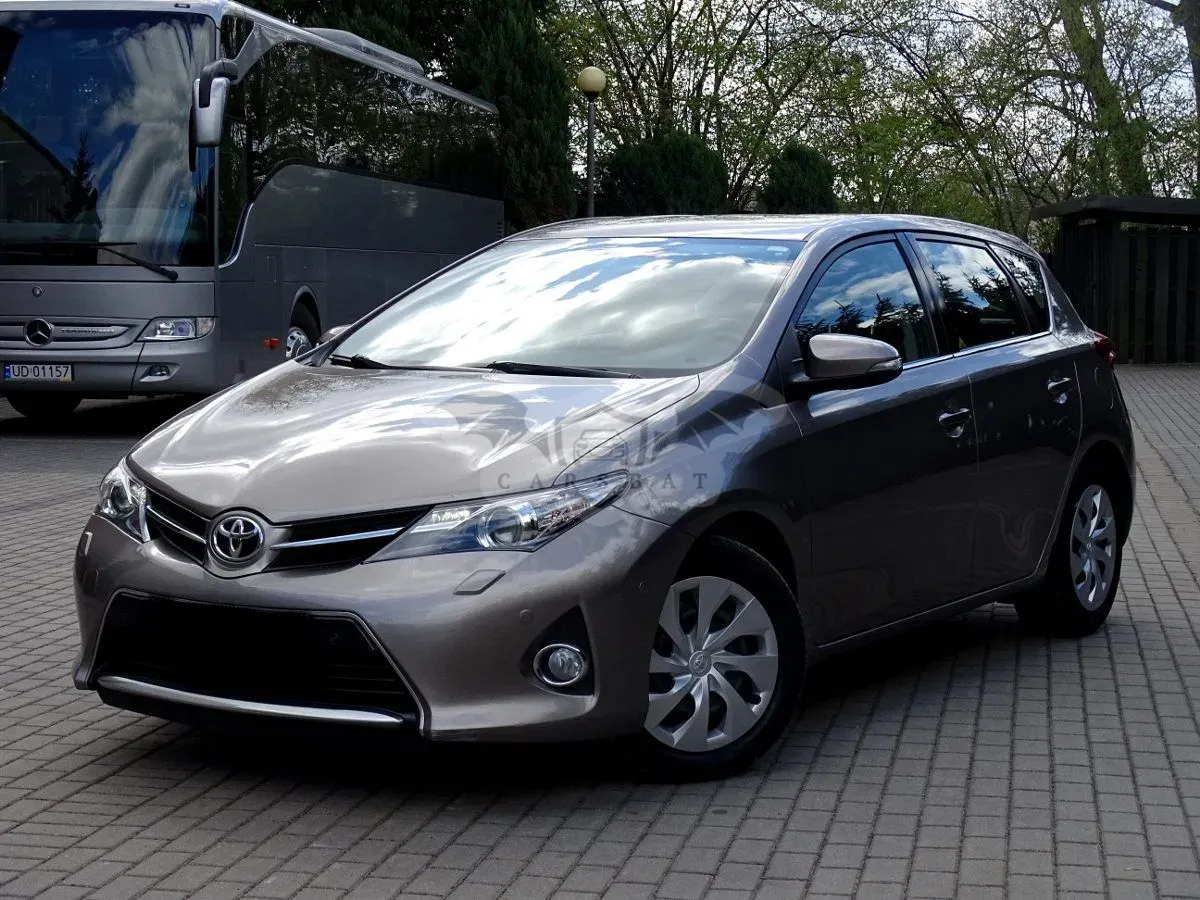 Toyota Auris II 1.6 Executive 2013