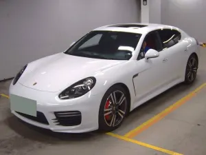 Porsche Panamera GTS 2013
