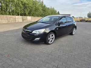 Opel Astra J 2012