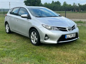 Toyota Auris II 1.6 Executive 2013