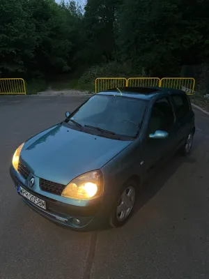 Renault Clio II 1.2 16V Confort Privilege 2003