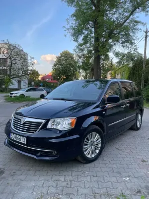 Lancia Voyager 2.8CRD Gold 2012