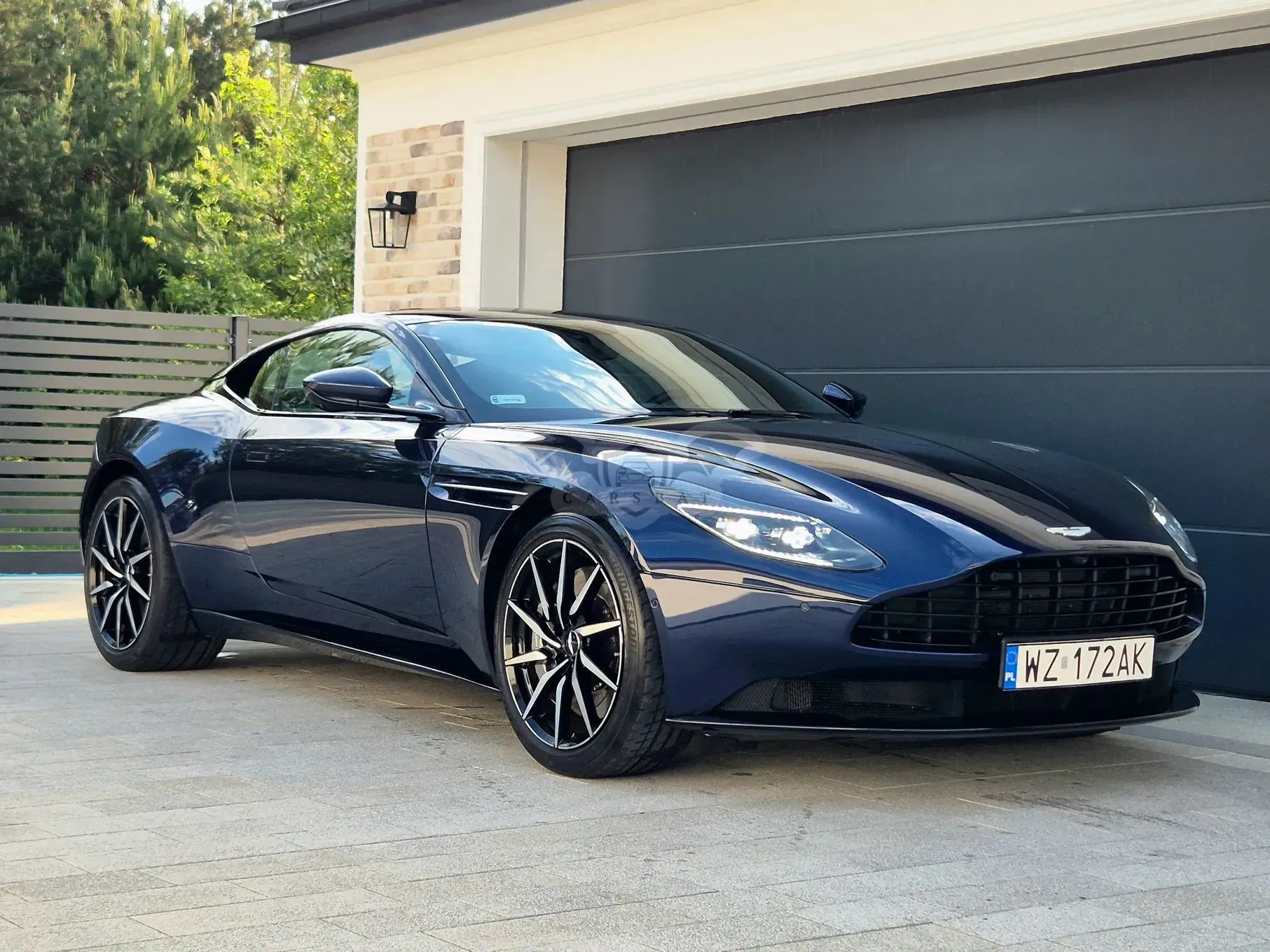 Aston Martin DB11 2017