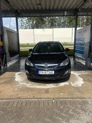 Opel Astra J 1.4 T Sport 2011