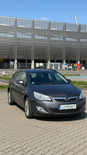 Opel Astra J 1.4 Turbo Sport 2012