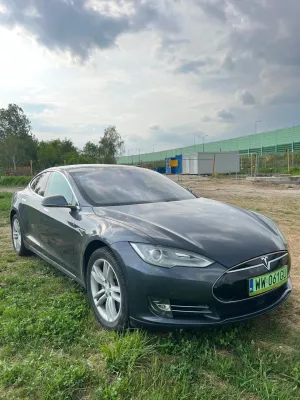Tesla Model S 85 D 2016