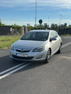 Opel Astra J 1.6 T Cosmo 2009