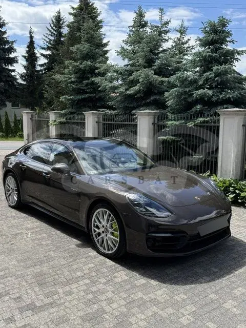Porsche Panamera 4 E-Hybrid 2021