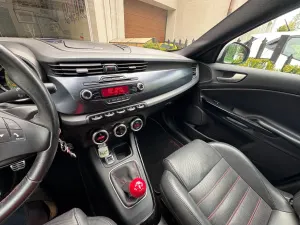Alfa Romeo Giulietta ver-1750-tbi-quadrifoglio-verde 2011
