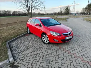 Opel Astra J 1.6 T Cosmo 2011