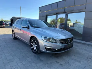Volvo V60 I D6 AWD Plug-in Hybrid R-Design Momentum 2013