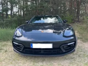 Porsche Panamera 4 E-Hybrid Platinum Edition 2023