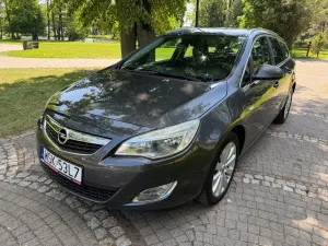 Opel Astra J 1.4 Turbo Sport 2011