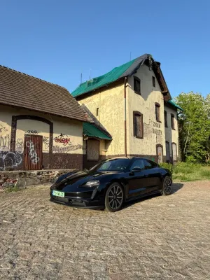 Porsche Taycan 2021
