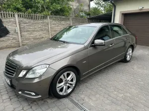 Mercedes-Benz E W212/W207 220 CDI DPF BlueEFFICIENCY Automatik Avantgarde 2009