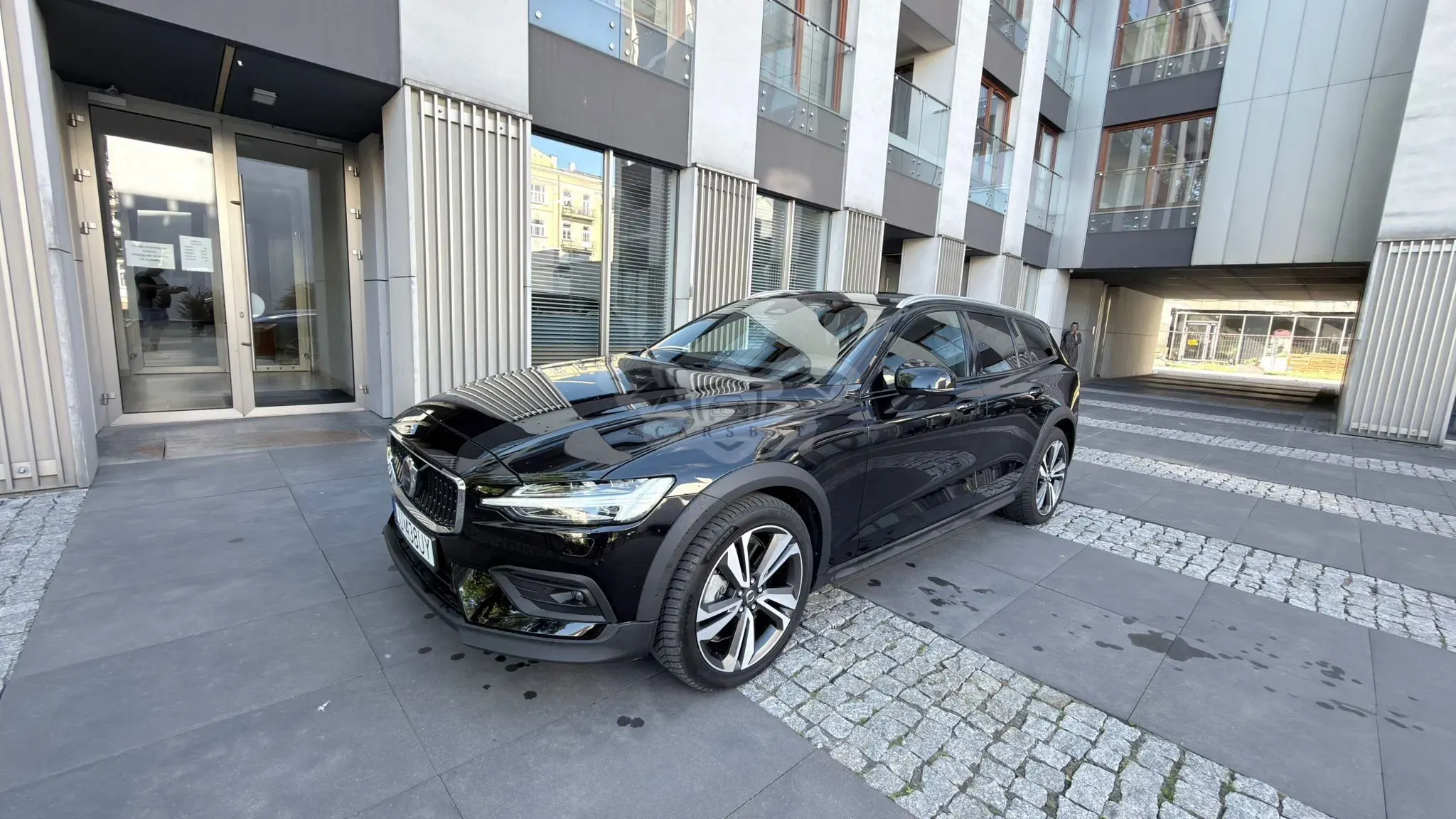 Volvo V60 II B5 B AWD Plus Dark 2024