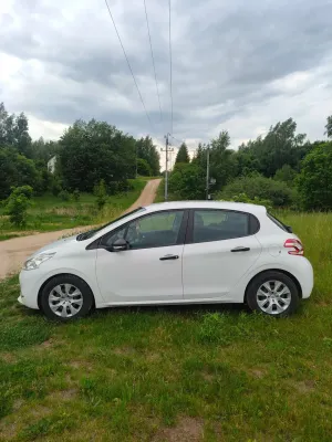 Peugeot 208 I e-HDi FAP 92 Stop&Start Allure 2014