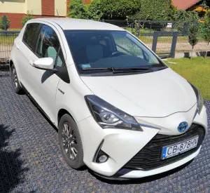 Toyota Yaris III Hybrid 100 Active EU6 2017