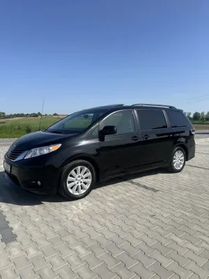 Toyota Sienna 3.5 V6 XLE AWD 2012
