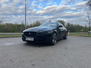 Jaguar XE 2.0 T Portfolio 2017