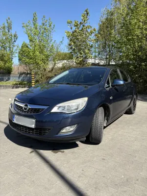 Opel Astra J 1.4 Enjoy 2011