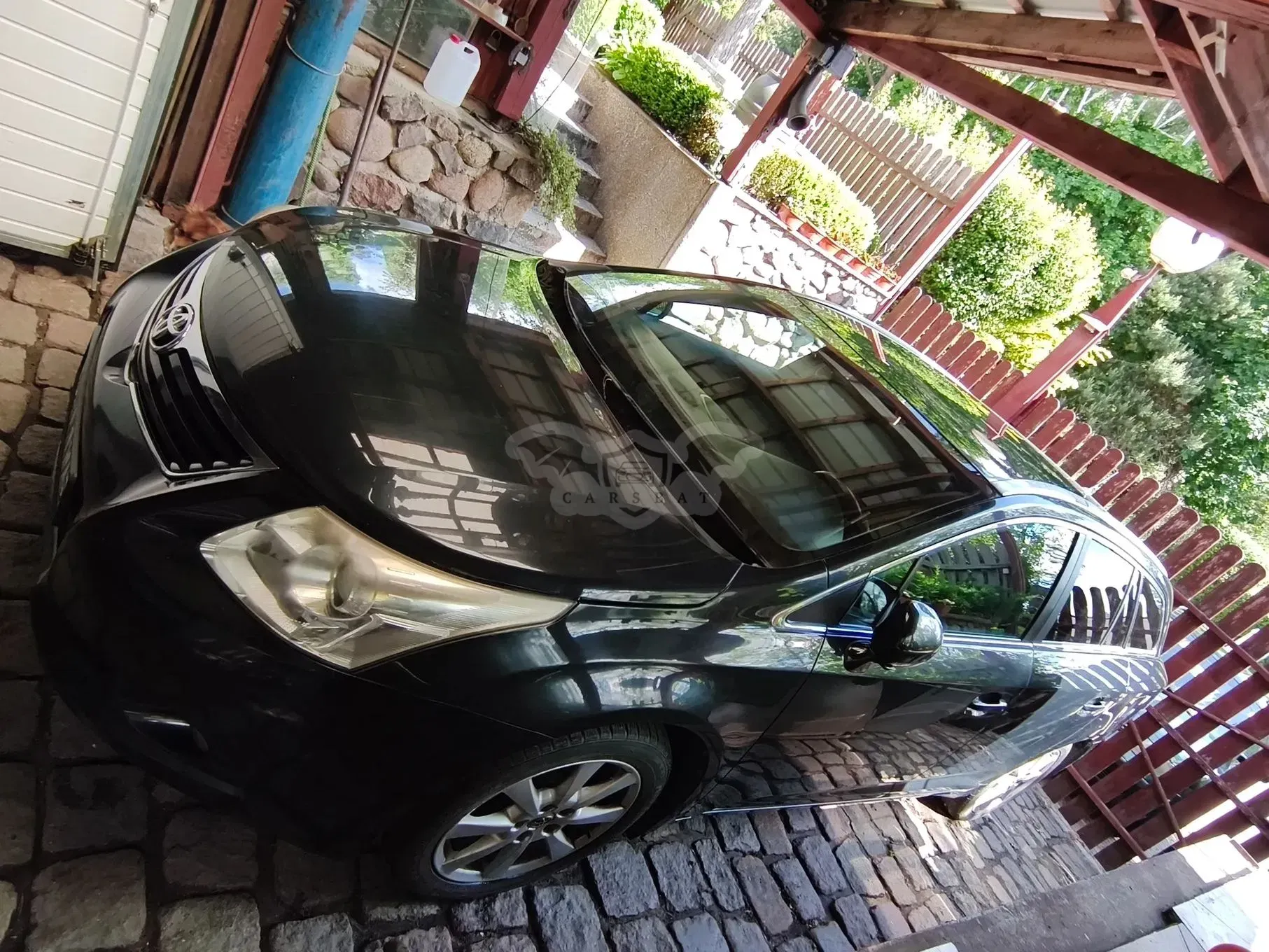 Toyota Avensis III 2.0 D-4D Sol 2010