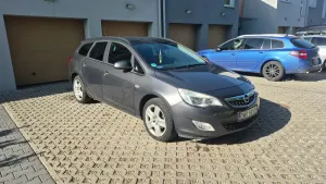 Opel Astra J 1.4 Turbo Sport 2011
